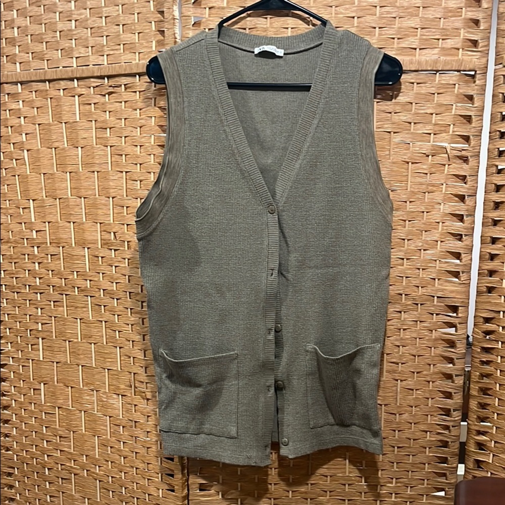 Khaki-colored button-up vest with Ribbed Knit Texture